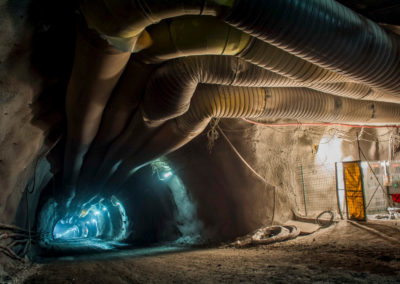 Revisión Ingeniería Básica, desarrollo Ingeniería de detalles y terreno para montaje equipos media tensión interior Mina. High Service para Codelco Chuquicamata